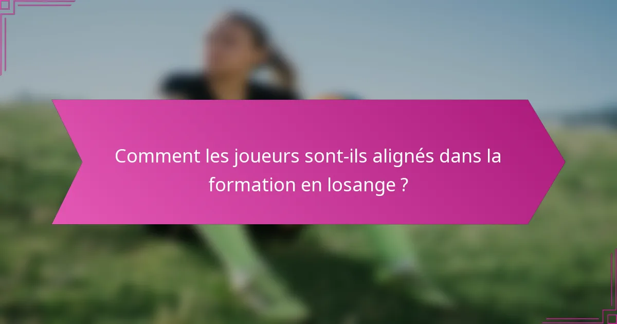 Comment les joueurs sont-ils alignés dans la formation en losange ?