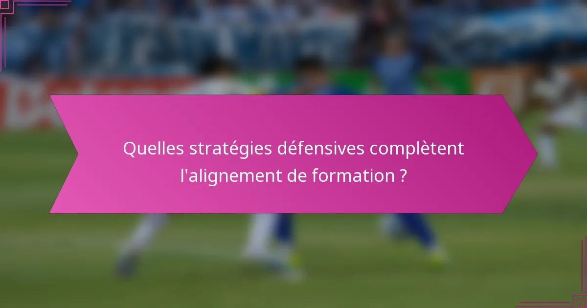 Quelles stratégies défensives complètent l'alignement de formation ?